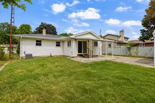 3815 Walton Dr, Lansing, MI 48910 - Photo 22