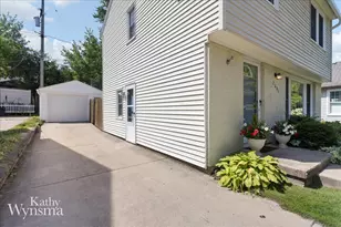 2604 Richards Dr SE, East Grand Rapids, MI 49506 - Photo 16