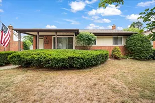31733 Pembroke St, Livonia, MI 48152 - Photo 2