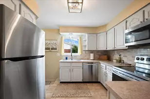 31733 Pembroke St, Livonia, MI 48152 - Photo 12