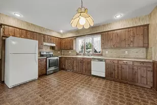 2660 Creek View Dr, Zeeland, MI 49464 - Photo 8