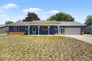 2660 Creek View Dr, Zeeland, MI 49464 - Photo 4