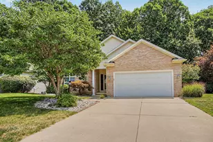 3015 S Wood Dale Dr, Jackson, MI 49203 - Photo 2