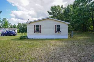 513 E Rainbow Rd, Newaygo, MI 49337 - Photo 2