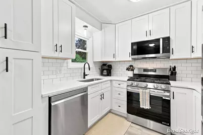 149 Loch Lomond Avenue NE, Grand Rapids, MI 49546 - Photo 10