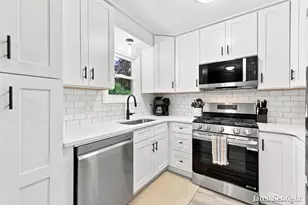 149 Loch Lomond Ave NE, Grand Rapids, MI 49546 - Photo 10