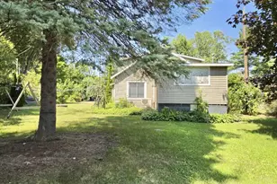 5974 Superior St, Coloma, MI 49038 - Photo 6