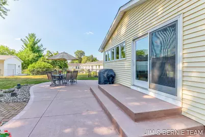 7026 Southwood Drive, Jenison, MI 49428 - Photo 54