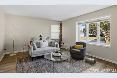 7026 Southwood Drive, Jenison, MI 49428 - Photo 6