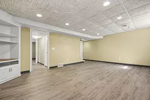 2250 Yorktown Dr SE, Kentwood, MI 49508 - Photo 16