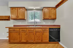 24533 Grove Ave, Eastpointe, MI 48021 - Photo 14