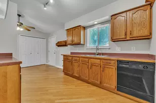 24533 Grove Ave, Eastpointe, MI 48021 - Photo 16