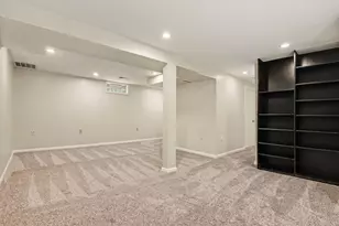 29 34th St SE, Grand Rapids, MI 49548 - Photo 10