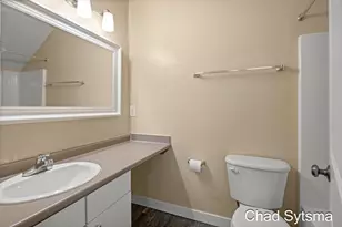 930 Wealthy St SE, Grand Rapids, MI 49506 - Photo 8