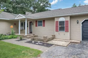 10226 SW Greenville Rd, Greenville, MI 48838 - Photo 6