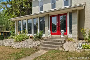 404 E Main St, Ionia, MI 48846 - Photo 2