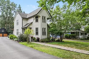 521 W Middle St, Chelsea, MI 48118 - Photo 2