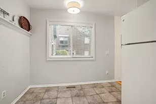 260 Dunbarton Ct, Kalamazoo, MI 49006 - Photo 8