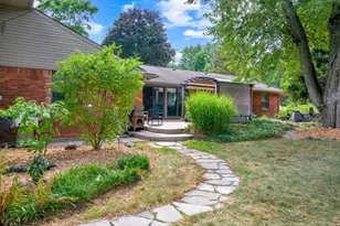 899 Fox Run, Bloomfield Hills, MI 48304 - Photo 28