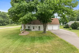 1629 Rhonda Rd, Saint Joseph, MI 49085 - Photo 2