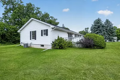 635 W Poplar Street, Marion City, MI 48811 - Photo 4
