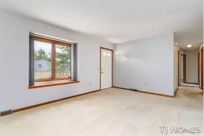 5721 Jefferson Avenue SE, Grand Rapids, MI 49548 - Photo 2