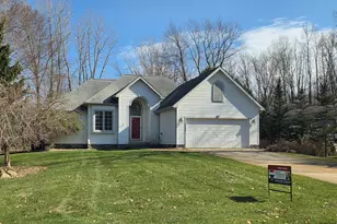 2205 Lake Wood Dr, Jackson, MI 49203 - Photo 2