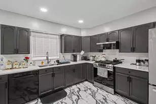 8544 Kinloch St, Dearborn Heights, MI 48127 - Photo 8