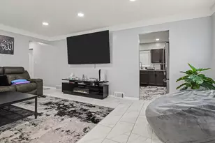 8544 Kinloch St, Dearborn Heights, MI 48127 - Photo 6