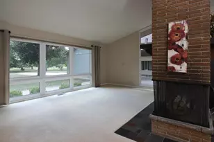 8683 Club House Dr, Brighton, MI 48116 - Photo 4