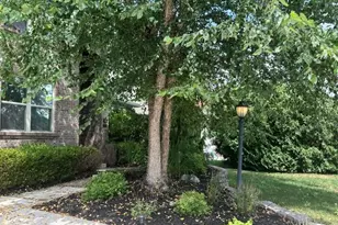 2708 Trillium Hills Dr, Commerce Township, MI 48382 - Photo 4