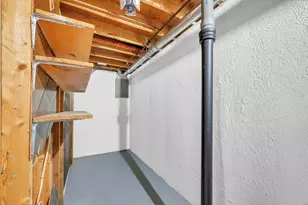 1592 Brentwood Dr, Troy, MI 48098 - Photo 32