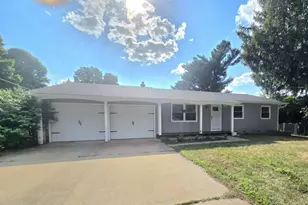 742 Greenridge Rd, Battle Creek, MI 49015 - Photo 2