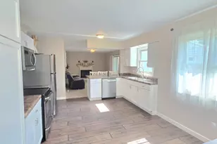 742 Greenridge Rd, Battle Creek, MI 49015 - Photo 6