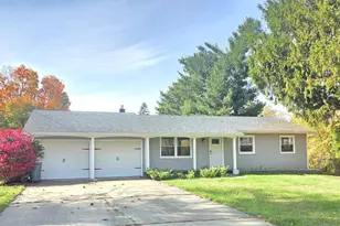 742 Greenridge Rd, Battle Creek, MI 49015 - Photo 1