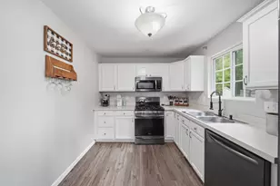 7966 Village Green Ln, Parma, MI 49269 - Photo 12