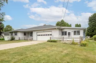 350 Frakes St, Vicksburg, MI 49097 - Photo 1