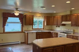 350 Frakes St, Vicksburg, MI 49097 - Photo 6