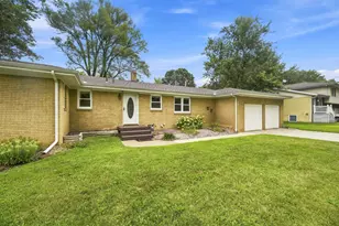 1615 Maiden Ln, Saint Joseph, MI 49085 - Photo 4