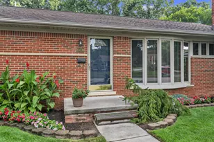 33576 Cindy St, Livonia, MI 48150 - Photo 2