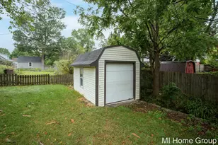 311 W 32nd St, Holland, MI 49423 - Photo 8
