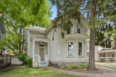 218 E Adams Street, Ionia, MI 48846 - Photo 2