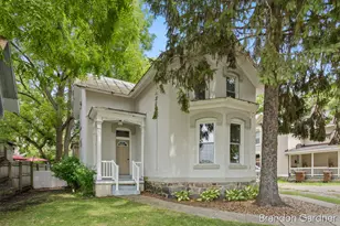 218 E Adams St, Ionia, MI 48846 - Photo 2