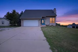 268 Somerset Dr, Brooklyn, MI 49230 - Photo 1