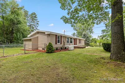 7129 Eldred Avenue NE, Rockford, MI 49341 - Photo 2