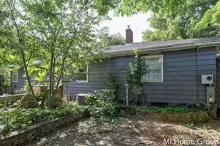 252 Thomas St, Allegan, MI 49010 - Photo 12