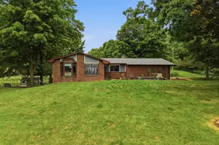13489 Hyde Rd, Hartland, MI 48353 - Photo 2