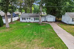 384 N 6th Ave, Fruitport, MI 49415 - Photo 6