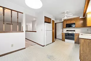 32917 Chapman Cir, Westland, MI 48185 - Photo 8