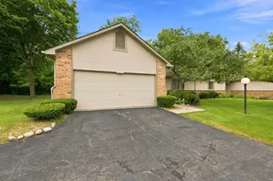 32917 Chapman Cir, Westland, MI 48185 - Photo 2